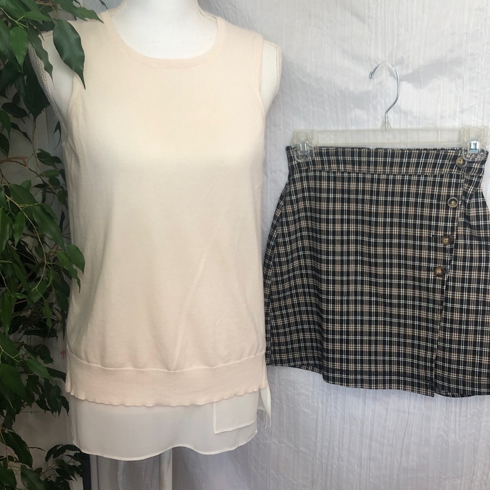 HOLLISTER Sz XS plaid mini skirt stretchy & THE LIMITED sz S cream sweater top